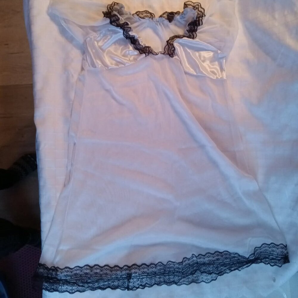 Vintage nightgown in slightly sheer white tulle with satin chest, with lace